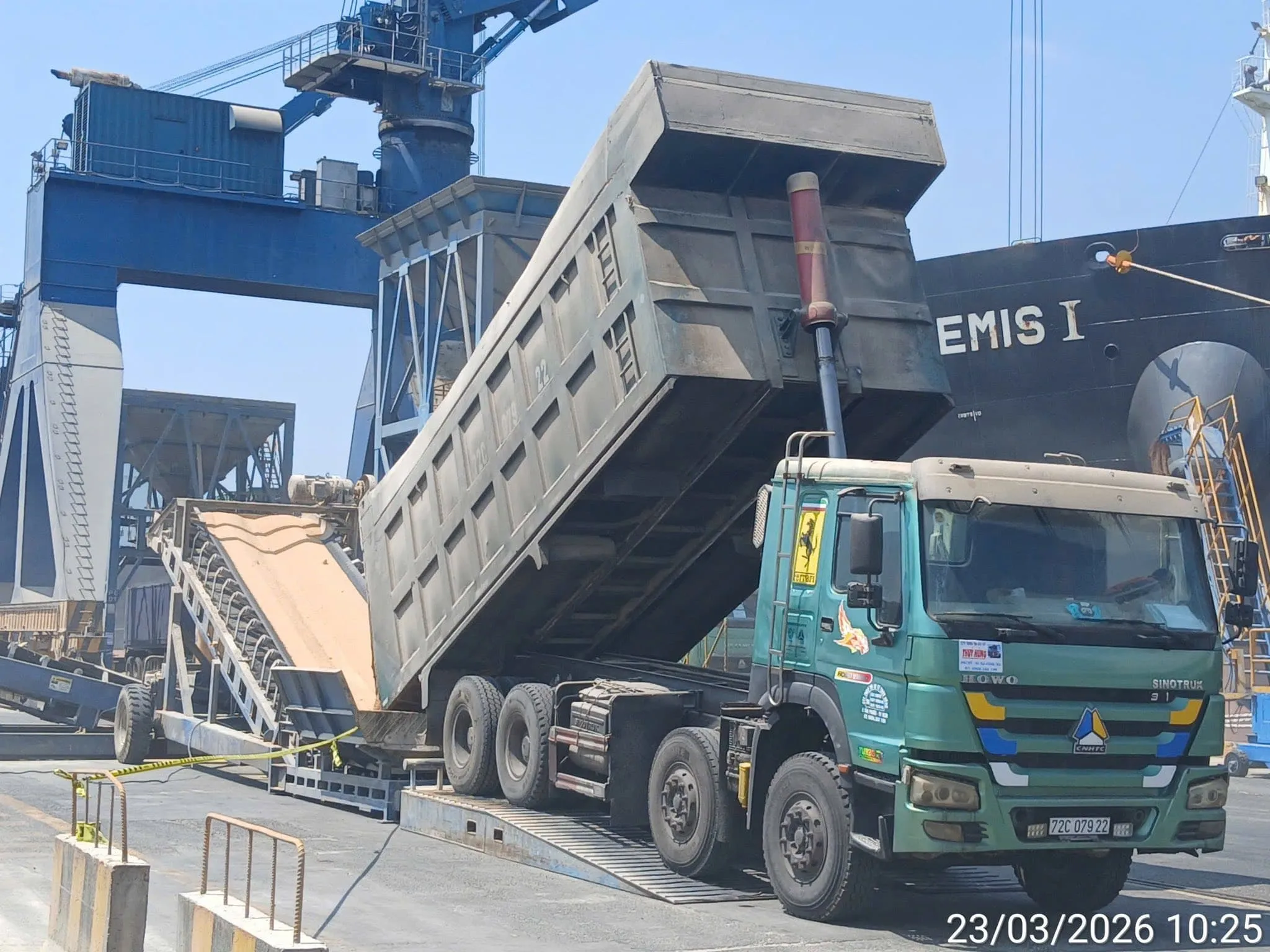 Xe ben vận chuyển hàng rời